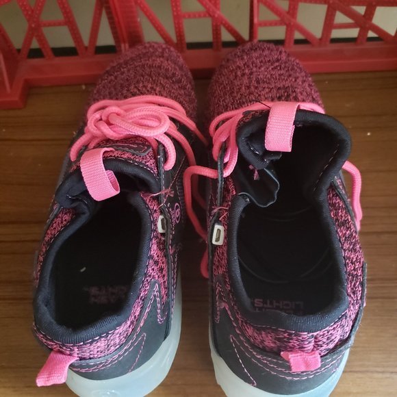 Flashlights Girls' Multi Color Light-Up, Lightweight Athletic Sneakers (Black Pi - Picture 4 of 5